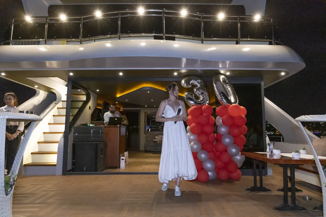 Birthday guest with number balloons on a yacht