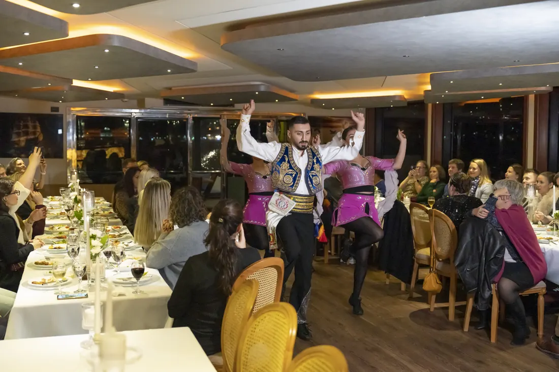 Folk dance show among the dinner tables