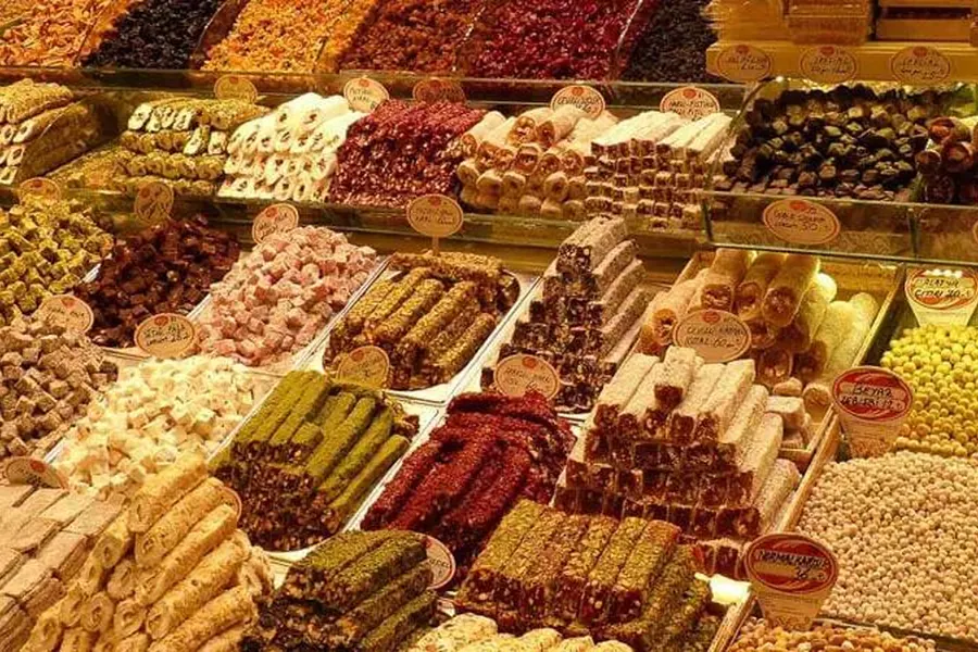 Spice Bazaar (Egyptian Bazaar) in Istanbul: Visitor Guide
