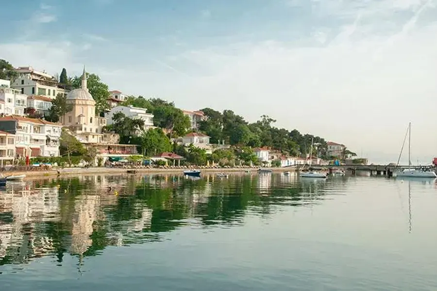 Calm waterfront and houses on Heybeliada