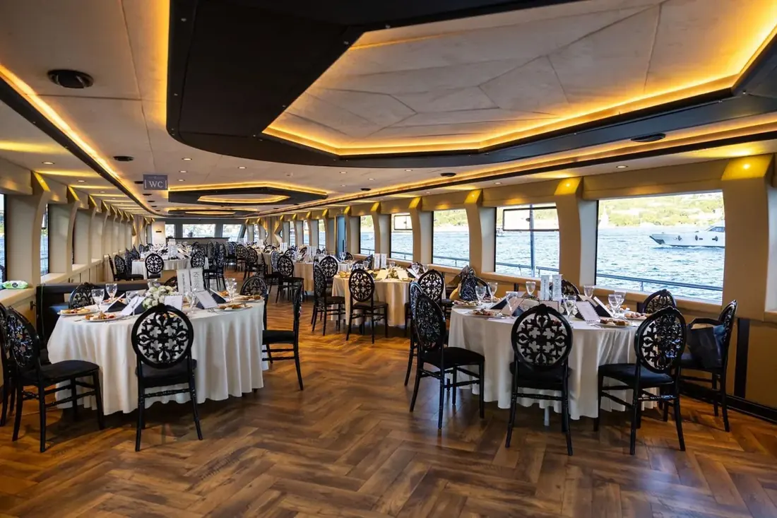 Gala dinner tables in the hall of Majesty