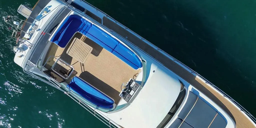 Blue Horizon flybridge from above