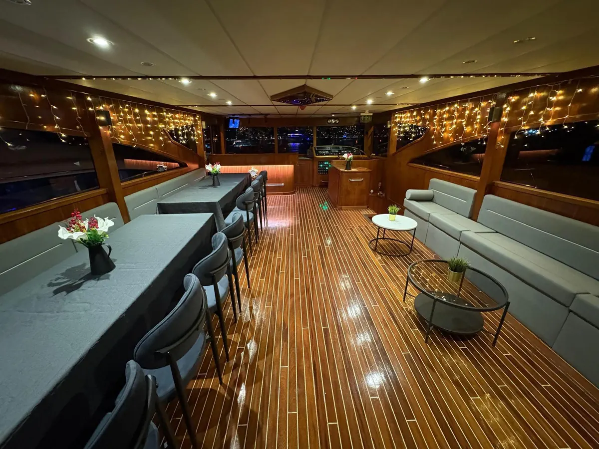 Saloon with lounge and dining tables on Blue Wave