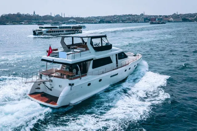 Ocean Breeze motor yacht cruising in Istanbul