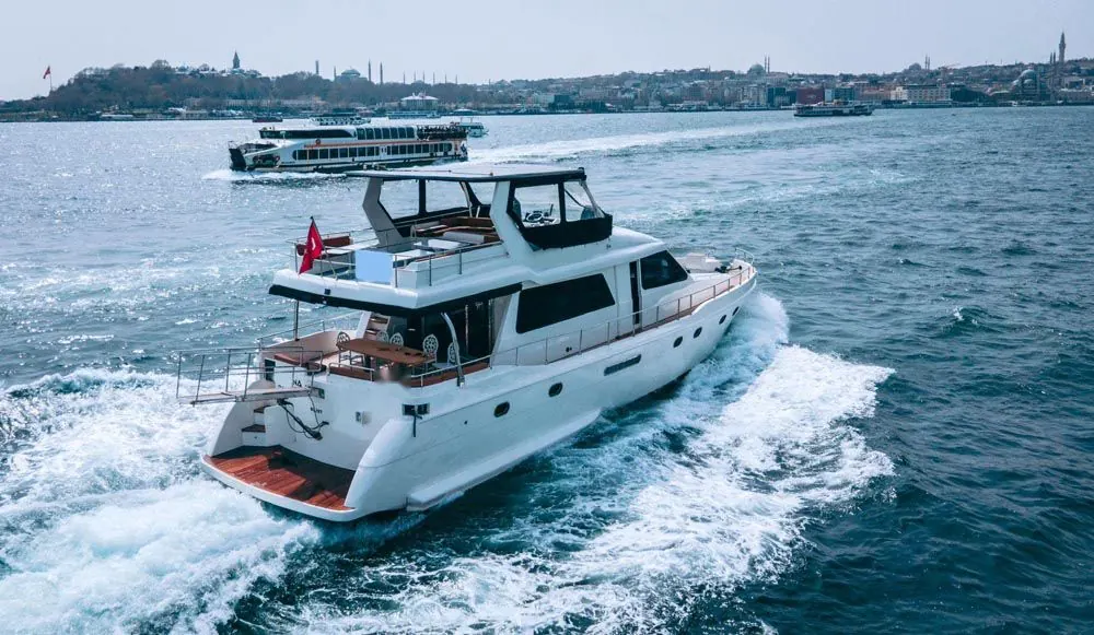 Ocean Breeze motor yacht cruising in Istanbul