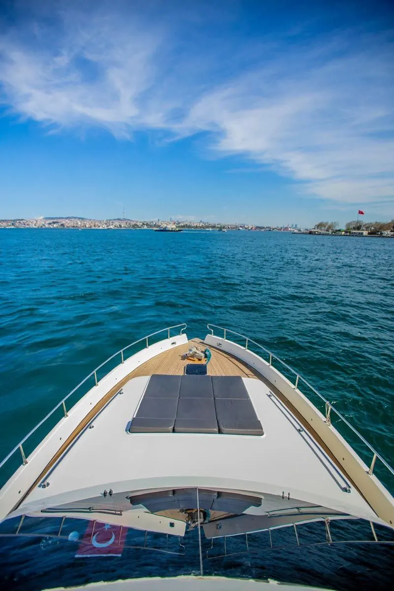 Bow sun deck of Ocean Breeze