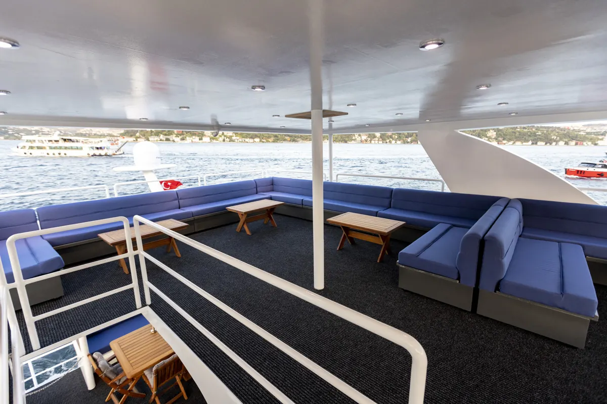 Open flybridge with seating on White Istanbul