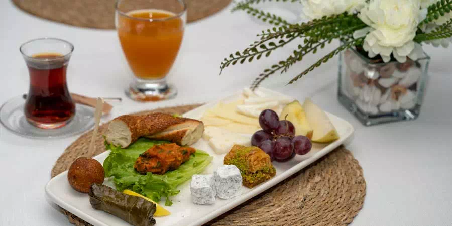 Bosphorus Breakfast Cruise – Morning Istanbul Yacht Tour