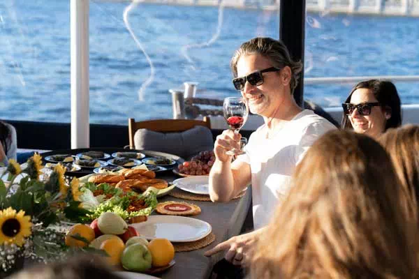 Bosphorus Breakfast Cruise – Morning Istanbul Yacht Tour
