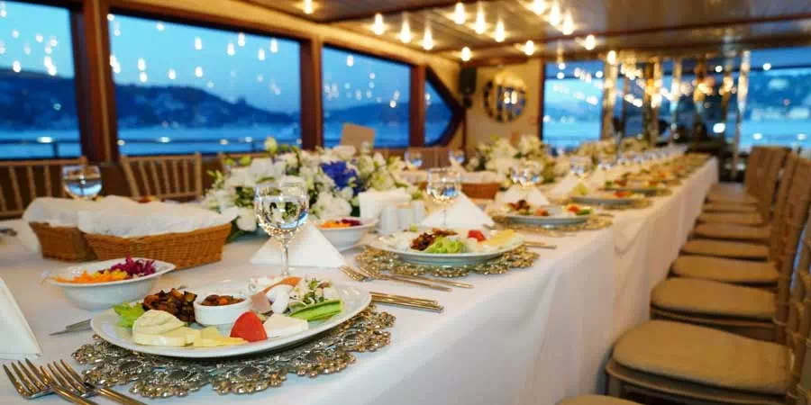 Bosphorus Dinner Cruise – Evening Istanbul Yacht Tour