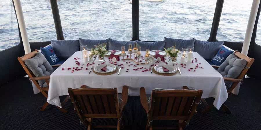 Bosphorus Dinner Cruise – Evening Istanbul Yacht Tour