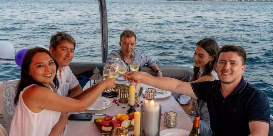 Bosphorus Sightseeing Cruise – Best Istanbul Yacht Tour