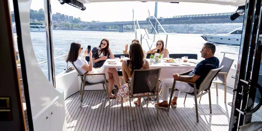 Bosphorus Sightseeing Cruise – Best Istanbul Yacht Tour