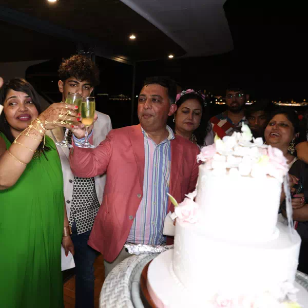 Istanbul Anniversary Celebrations: Private Yacht & Romantic Bosphorus Experiences