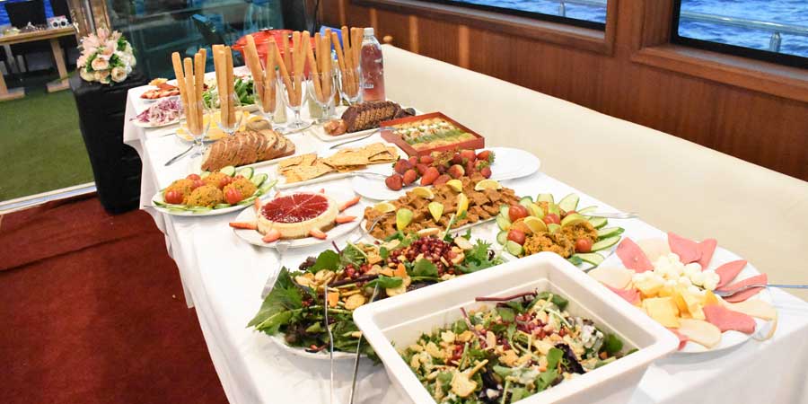 Istanbul Bosphorus Lunch Cruise – Scenic Istanbul Yacht Tour