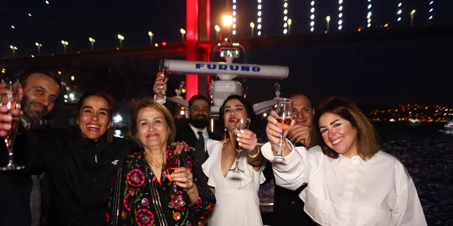 Istanbul Family Celebrations – Private Yacht Reunions & Milestone Events