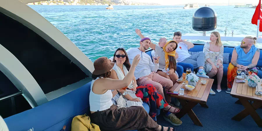 Istanbul Family Celebrations – Private Yacht Reunions & Milestone Events