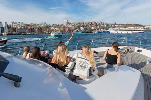 Istanbul Graduation Parties: Private Yacht Celebrations on the Bosphorus