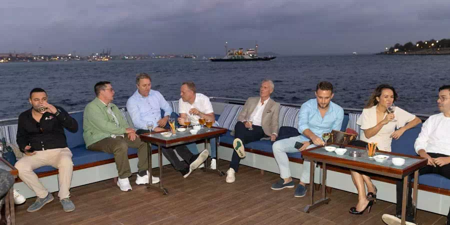 Bosphorus Client Entertainment & Networking on a Yacht – Istanbul Luxury Cruise