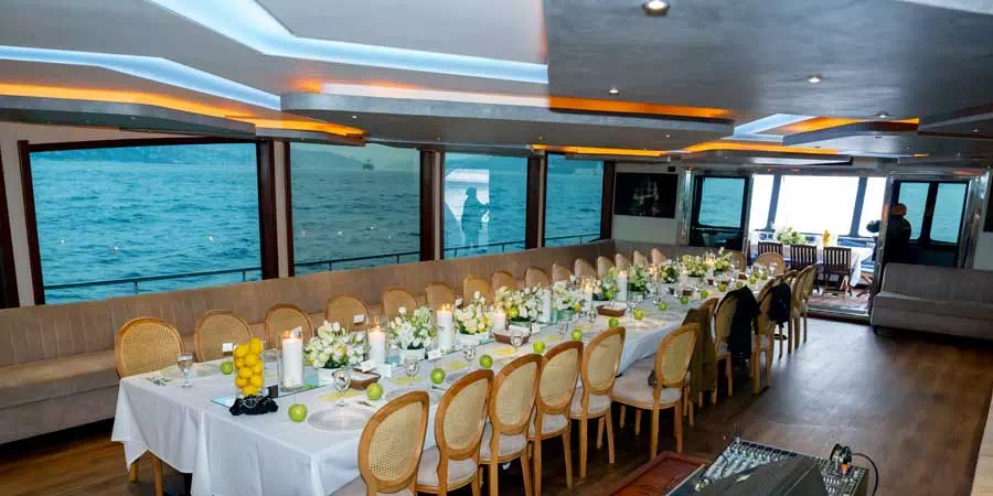 Bosphorus Client Entertainment & Networking on a Yacht – Istanbul Luxury Cruise