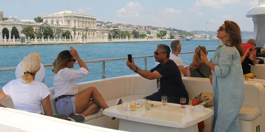 Take a Istanbul Bosphorus cruise tour