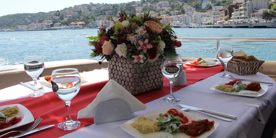 Bosphorus Lunch Cruise on Private Yacht