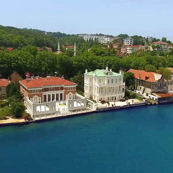 Mansions and palaces on the Bosphorus