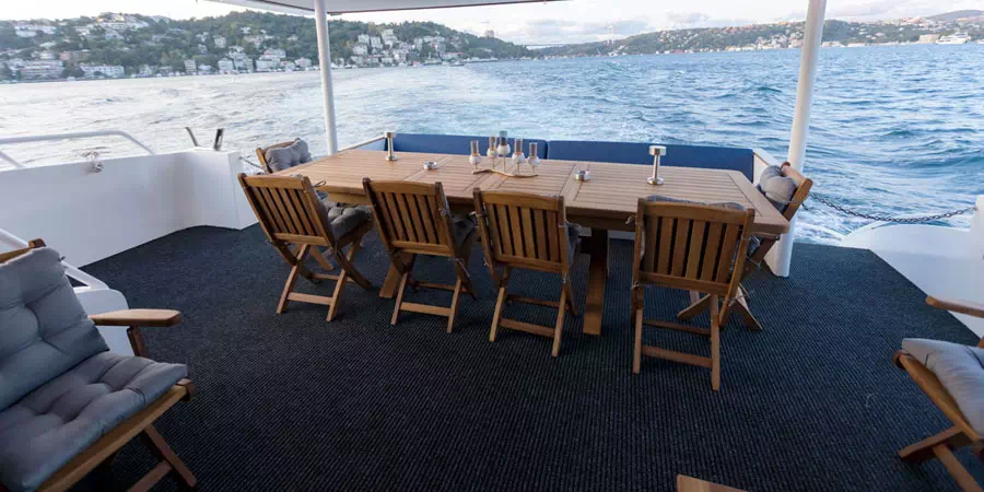 VIP Yacht Cruise Istanbul – Luxury Private Bosphorus Experience