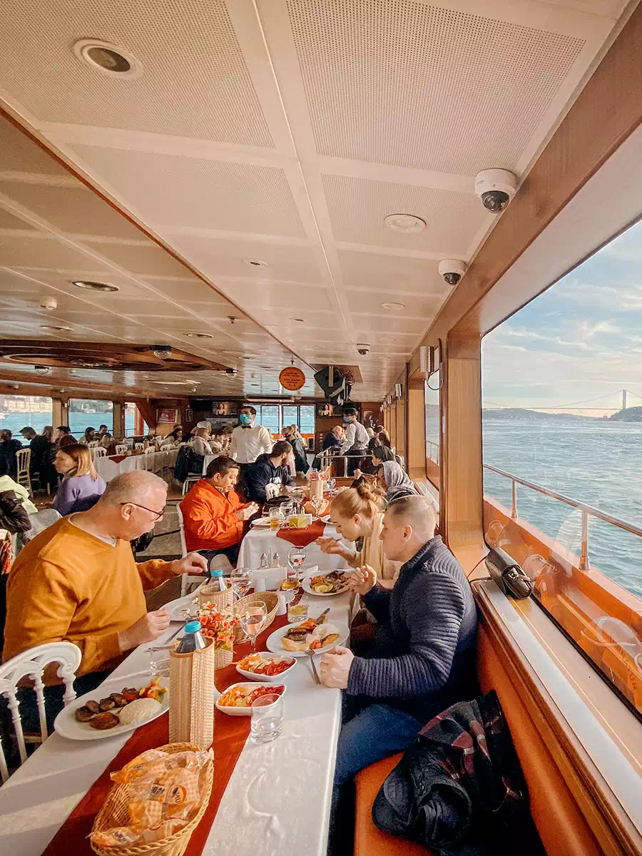 Crucero con cena por el Bósforo