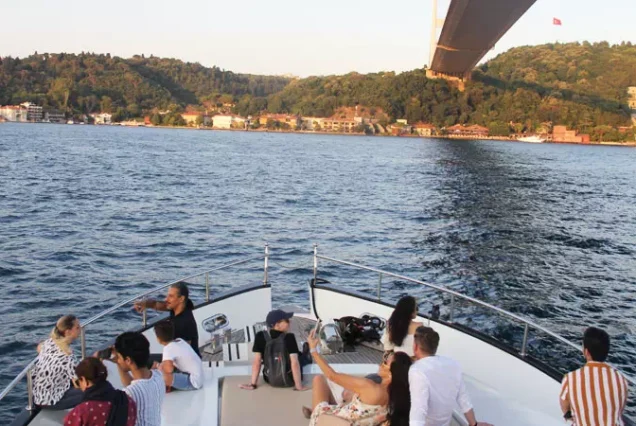 Dolmabahce Palace Tour and Bosphorus Cruise
