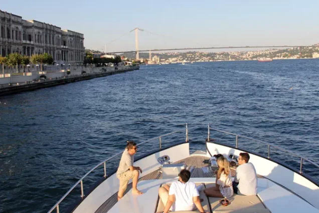 Dolmabahce Palace Tour and Bosphorus Cruise