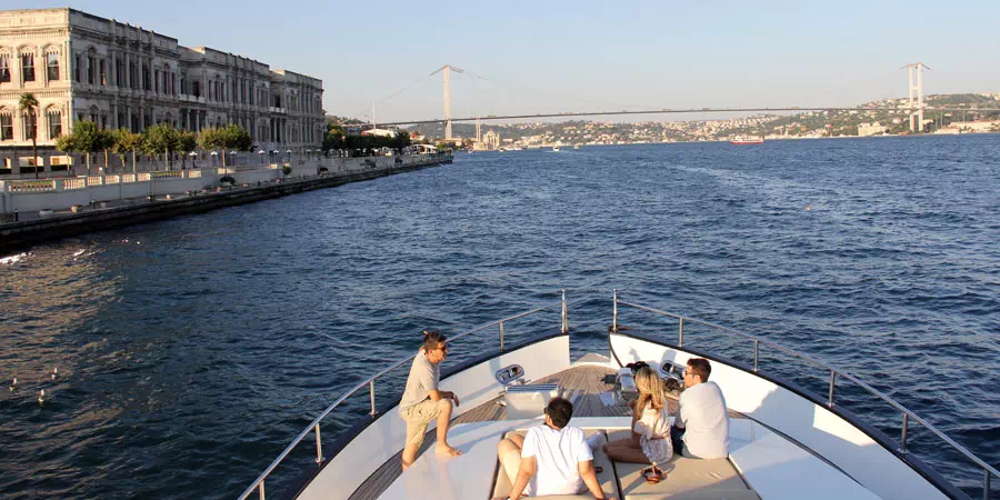 Estambul: Tour del Palacio de Dolmabahçe y Crucero por el Bosphorus