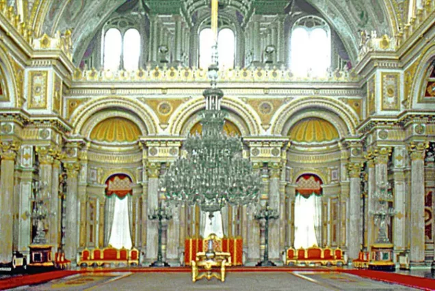 Dolmabahce Palace Tour and Bosphorus Cruise