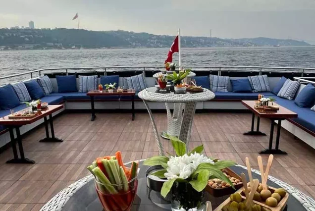 Bosphorus Dinner Cruise – Evening istanbul Yacht Tour