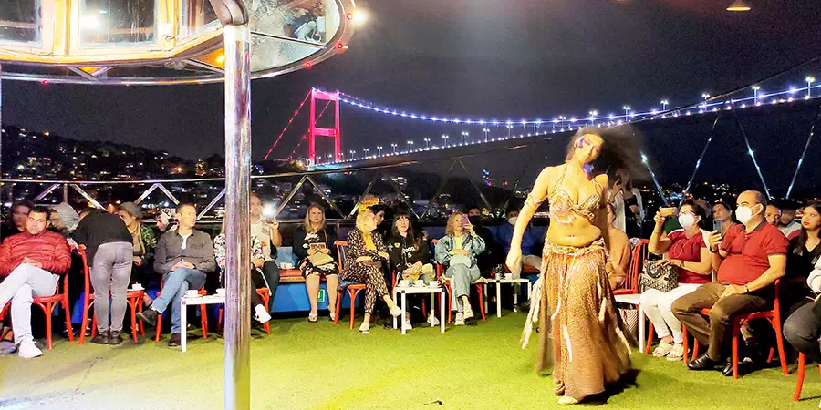 Guide to Dinner Cruises on Bosphorus in istanbul | Types, Prices & Tips