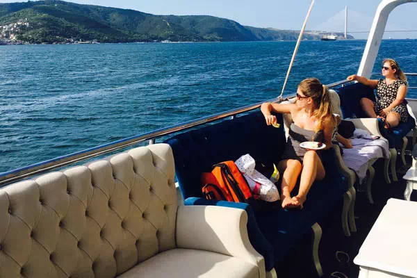 Private Bosphorus Sightseeing Cruise with Yacht