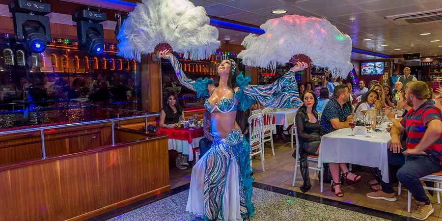 ¿Qué es el Bosphorus Dinner Cruise?
