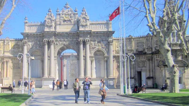 Visit the palace of the Ottoman sultans, Dolmabahçe Palace