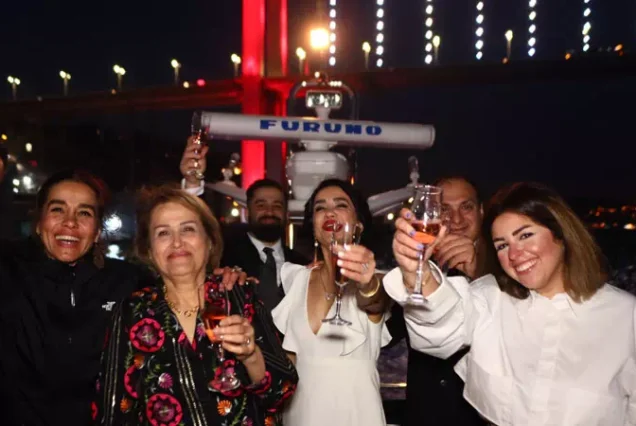 istanbul Family Celebrations – Private Yacht Reunions & Milestone Events