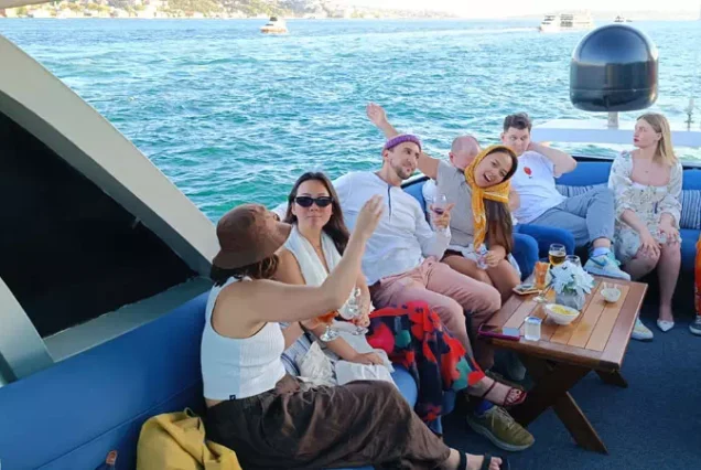istanbul Family Celebrations – Private Yacht Reunions & Milestone Events