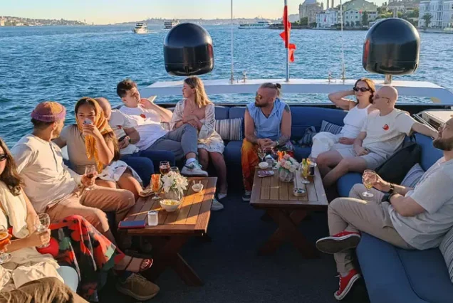 istanbul Family Celebrations – Private Yacht Reunions & Milestone Events