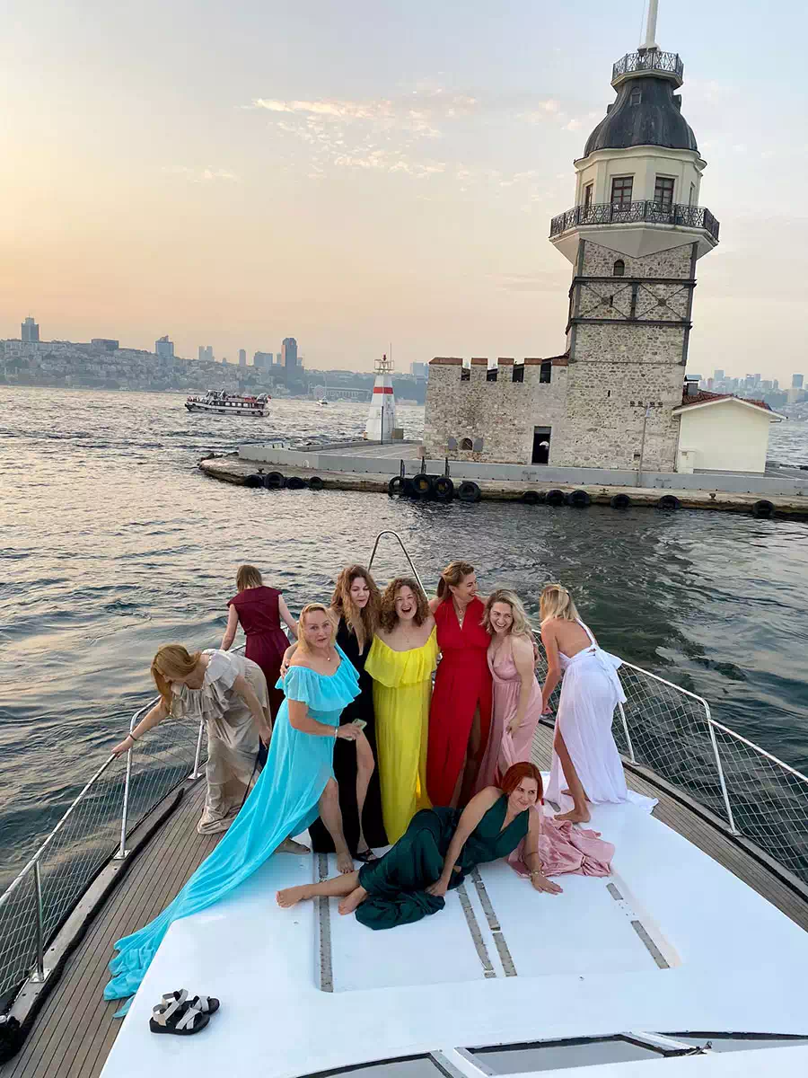 Crucero al atardecer en yate por el Bósforo