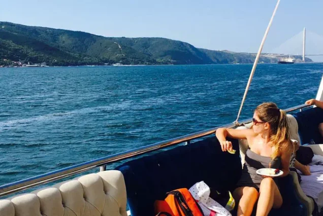 Bosphorus Lunch Cruise on the Yacht