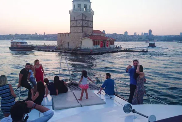 Bosphorus Lunch Cruise on the Yacht