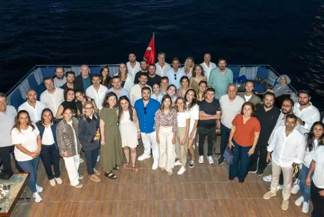 Luxury Bosphorus Yacht Charter for Corporate Parties & Celebrations