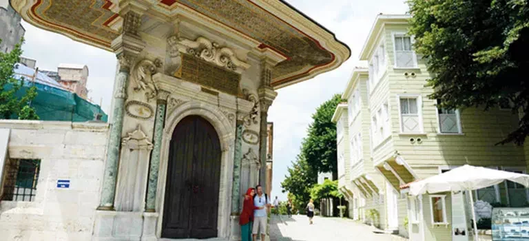 Stroll on Sogukcesme Street
