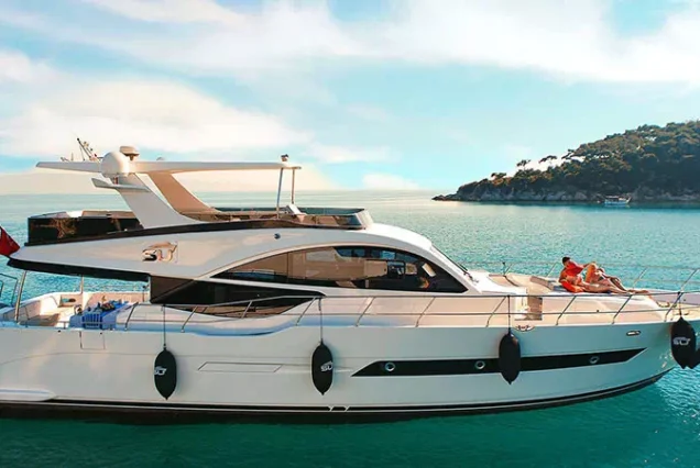 Private Bosphorus Sightseeing Cruise with Yacht