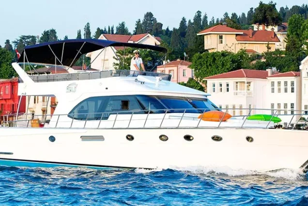 Private Bosphorus Sightseeing Cruise with Yacht
