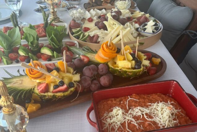Bosphorus Breakfast Cruise – golden-hour Bosphorus views