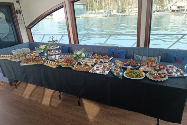 Private Bosphorus Dinner Cruise – private yacht charter in Istanbul